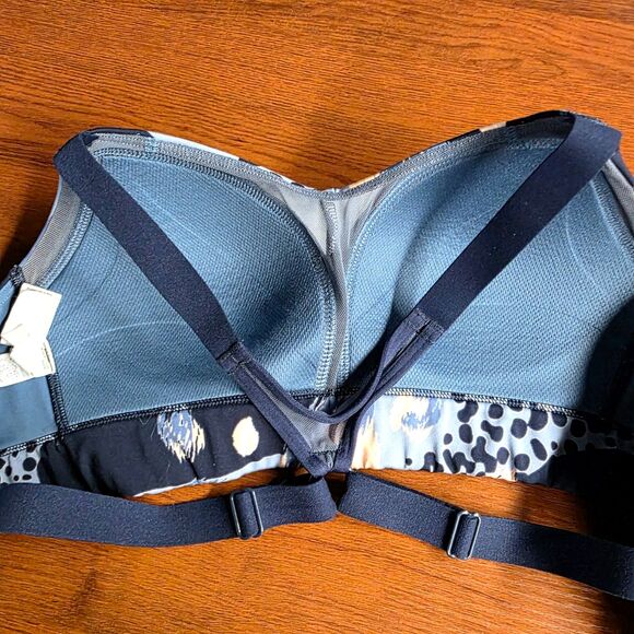 Under Armour UA Breathelux High Impact Sports Bra Size Small (30-34C-DD) - Picture 7 of 9